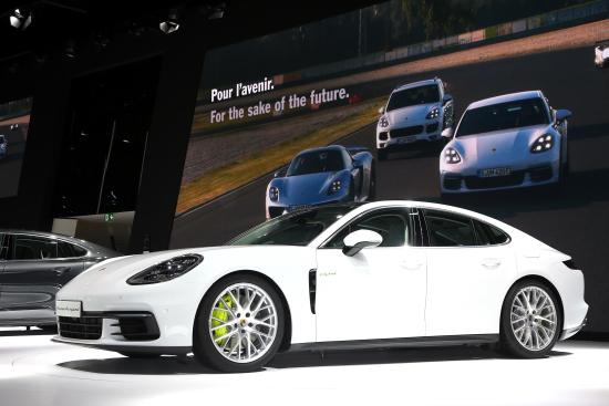 photo of Porsche launches new Panamera 4 E-Hybrid plug-in hybrid with new gen hybrid module; more e-range, better performance image