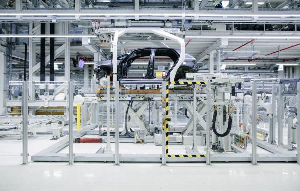 photo of Series production of Volkswagen ID.3 starts at Zwickau in November; complete conversion of plant from ICEV to EV image