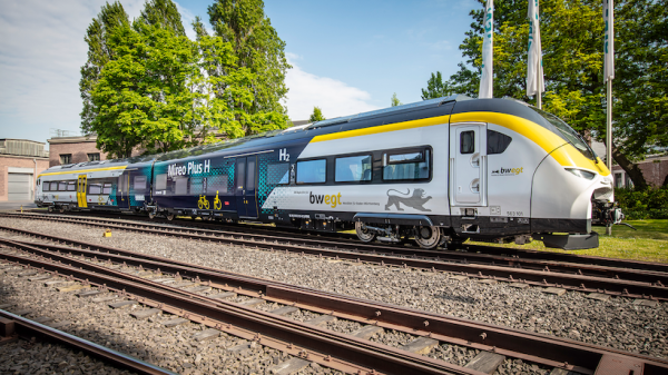 photo of Siemens Mobility orders 14 Ballard 200 kW fuel cell modules for 7 trains; LOI for up 200 additional modules image