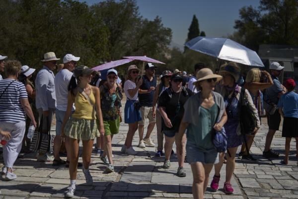 Greece imposes work breaks as a heat…