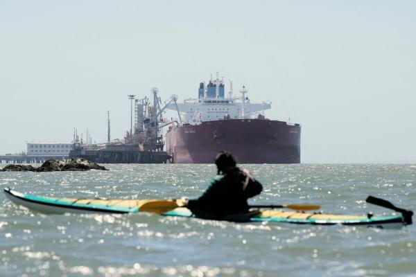 California lawmakers seek to curb oil…