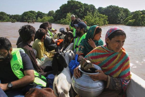Pakistan evacuates 25,000 people from…