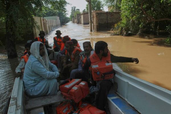 Floodwaters begin receding in a major…