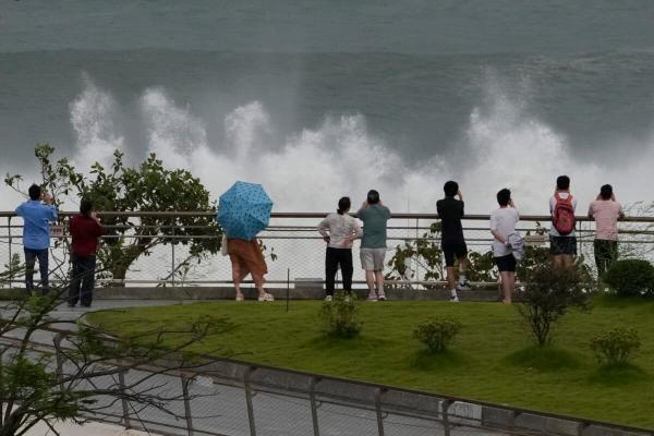 Southern China closes schools and…