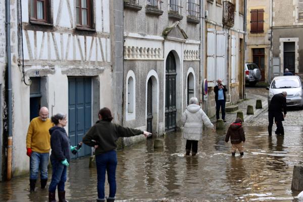 Storm aftermath leaves 2 dead in France;…
