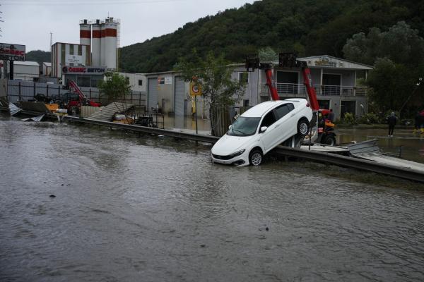 Heavy rain shuts down Istanbul, causing&hellip;