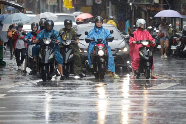 Taiwan shuts schools and grounds flights&hellip;
