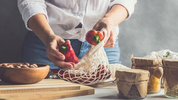 Guest Idea: 5 Everyday Kitchen Swaps To…