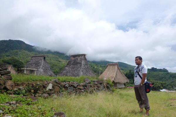 From rock music to rainforests: Akhyari…