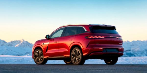 BYD reveals flagship 7-seat electric SUV…