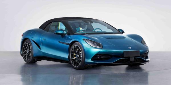 BYD’s luxury EV roadster leaks with a…