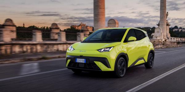 photo of China breaks records as global EV sales hit 7.2 million in 2025 image