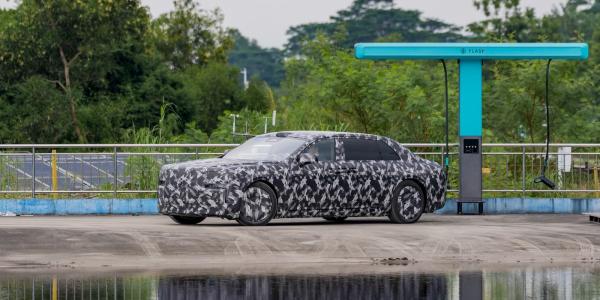 BYD’s ultra-luxury EV sedan with coach…