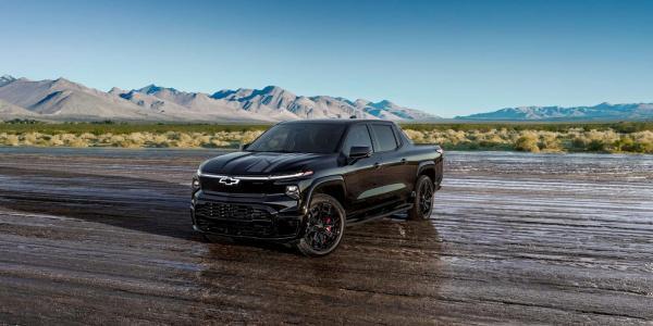 Chevy drops new Silverado EV Stars &…