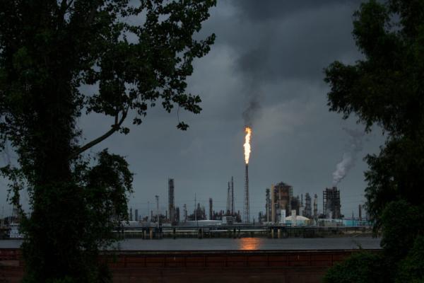 photo of Flaring and Venting at Industrial Plants Causes Roughly Two Premature Deaths Each Day, a New Study Finds image