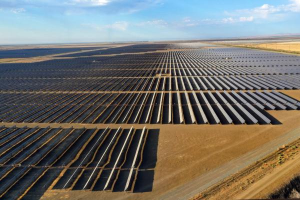 photo of In California’s Central Valley, the Plan to Build More Solar Faces a Familiar Constraint: The Need for More Power Lines image