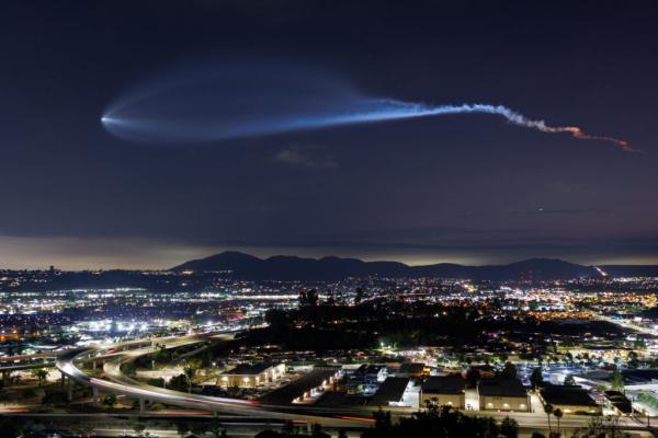 A Commercial Space Race Prompts a Thorny…