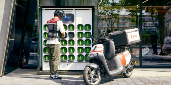 Own an Apple Phone & a Gogoro Scooter? Things Just Got A Lot More Convenient