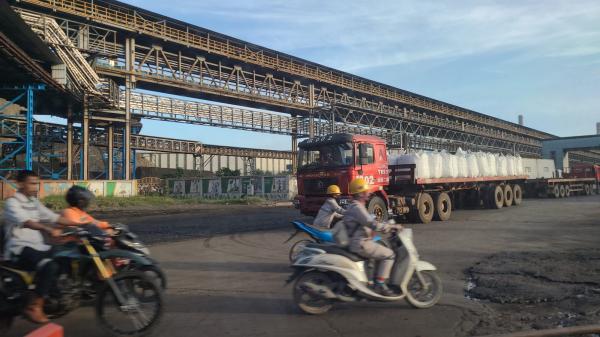 Chinese migrant workers drive…