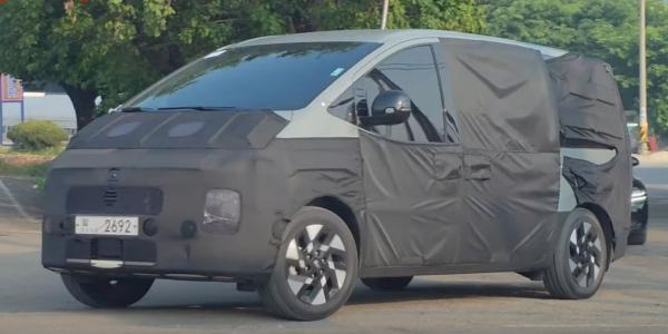 Hyundai’s electric minivan spotted…