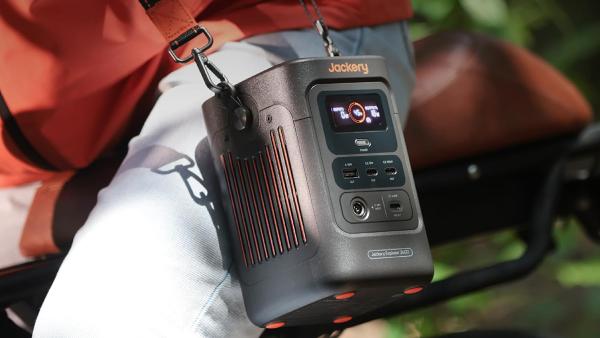 Jackery’s new Explorer 240D power…
