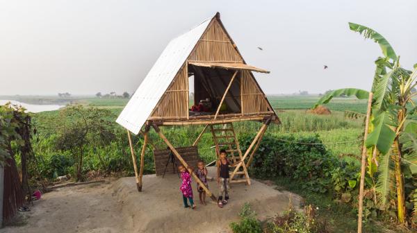 This tiny house survives extreme floods