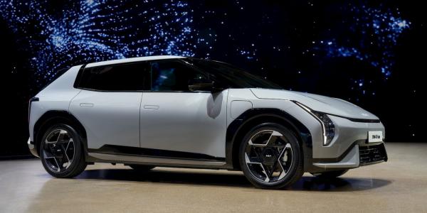 Kia wants you to love hatchbacks again…