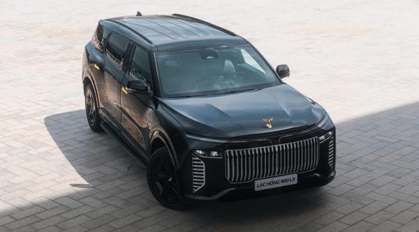 Ultra-Luxury “Lạc Hồng” EV Made…