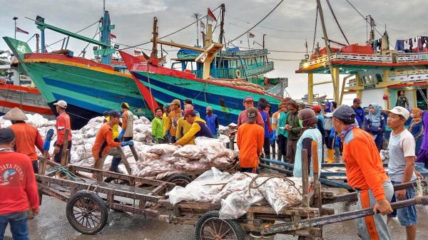 Talks to reduce funding for overfishing remain stalled at…