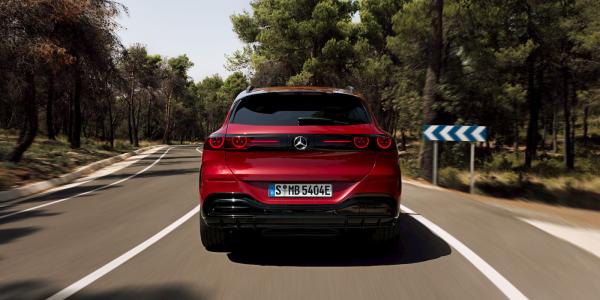 Mercedes’ new GLC 400 EV crushes range…
