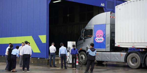 Octopus and CATL unveil a giant EV truck…