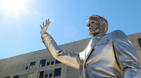 Ron DeSantis Statue Melts in Rising&hellip;