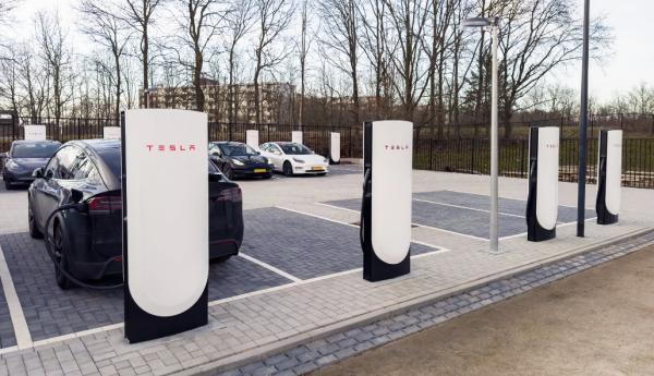 photo of Tesla is forced to remove 64 Superchargers on NJ Turnpike, Musk claims ‘corruption’ image
