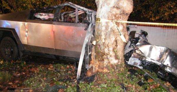 Lawsuit claims Cybertruck’s door…