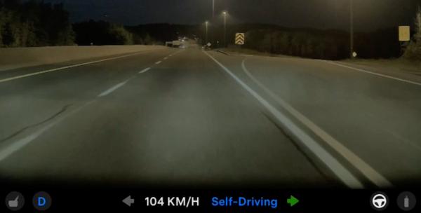 Tesla FSD v14 swerved and try to drive…