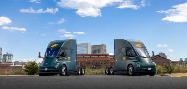 Fleet buys Tesla Semi electric trucks…