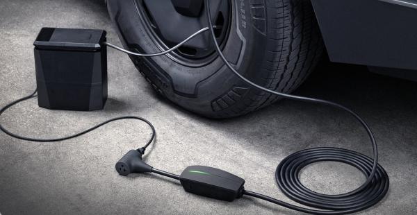 Tesla adds 2.4 kW vehicle-to-load to…
