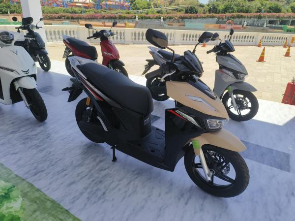 photo of VinFast Brings Battery-Swapping Electric Motorcycles To The Philippines image
