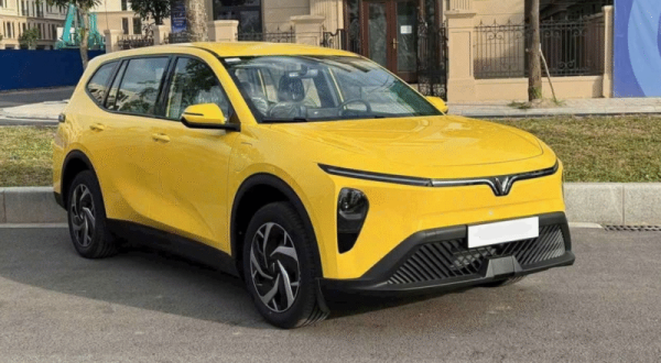 VinFast Teases Limo Green Electric MPV in Philippines,&hellip;