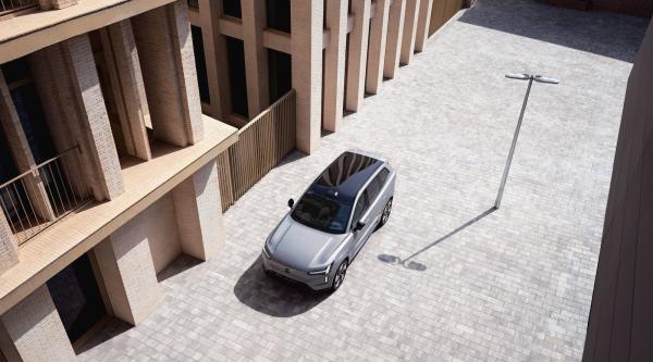 Upgraded Volvo EX90 Charges Even Faster…