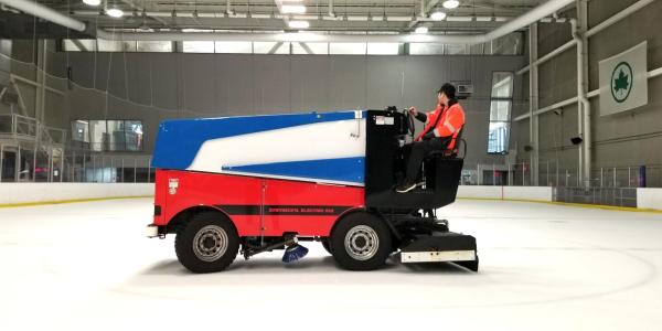 E-quipment highlight: Zamboni 552AC&hellip;