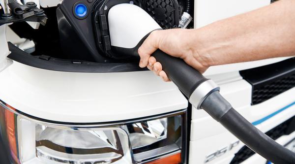 EU Gives Electric Truck Charging Network…