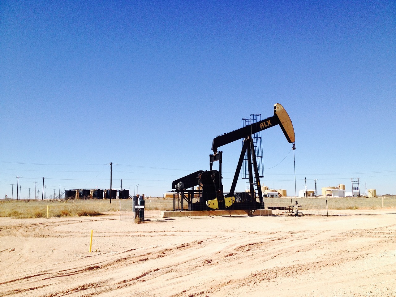 fracking oil well