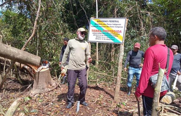 photo of Brazil marks borders for isolated Indigenous group in the Amazon after decades image