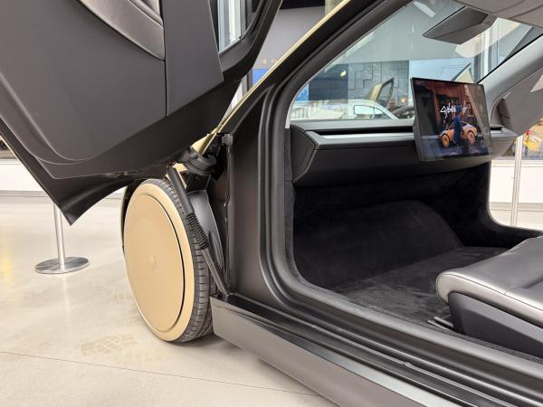 Tesla wants to sell you a useless car&hellip;