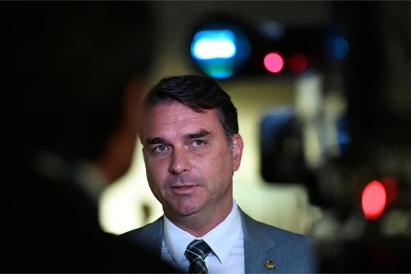 Governors allied with Flávio Bolsonaro&hellip;