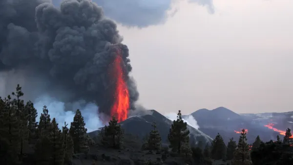 photo of Superheated magma may power towering lava fountains image