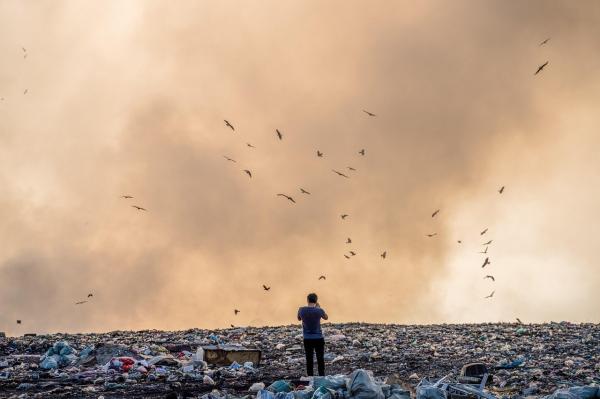 Opinión: Solucionar la contaminación plástica debe poner en el centro a las comunidades