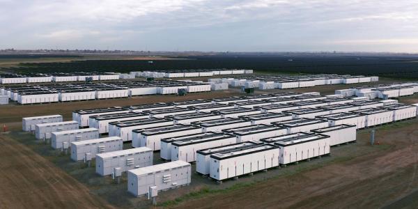 Arizona brings a huge grid battery…