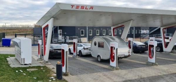 photo of Audi e-tron & Tesla Model 3 Towing Large & Small Caravan image